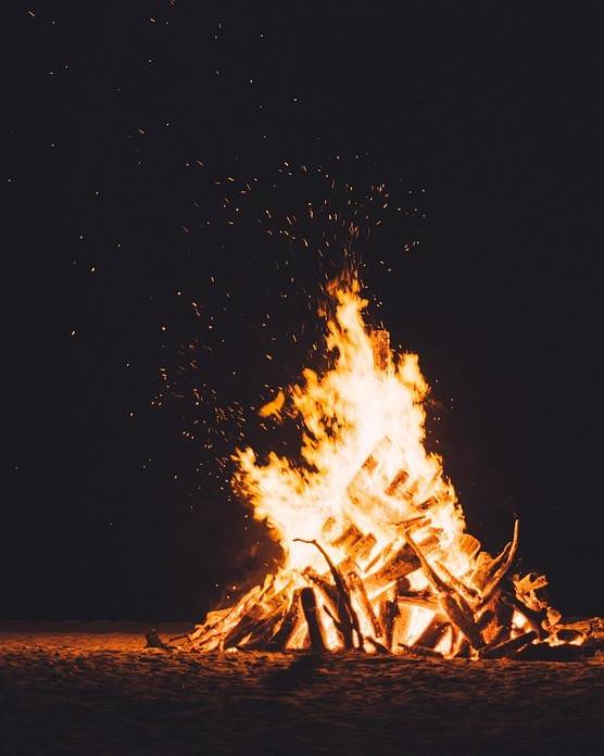 bonfire-1850646_1280.jpg