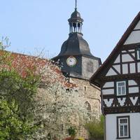 lutherdenkmal_stammhaus_u._kirche_möhra2_1340x500.jpg