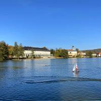 Burgsee-mit-Modellbooten