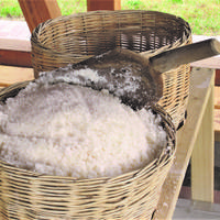 Korb mit gesiedetem Salz gefüllt ©(c) Ulrike Rönnecke