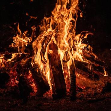 https://www.badsalzungen.de/var/cache/thumb_108957_1066_1_370_370_r4_jpeg_campfire_8081877_1280.jpeg