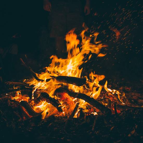 https://www.badsalzungen.de/var/cache/thumb_116083_1066_1_550_550_r4_jpeg_lagerfeuer.jpeg https://www.badsalzungen.de/var/cache/thumb_116083_1066_1_550_550_r4_jpeg_lagerfeuer.jpeg