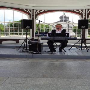 Der Wintersteiner im Pavillon des Bad Salzunger Gradiergartens